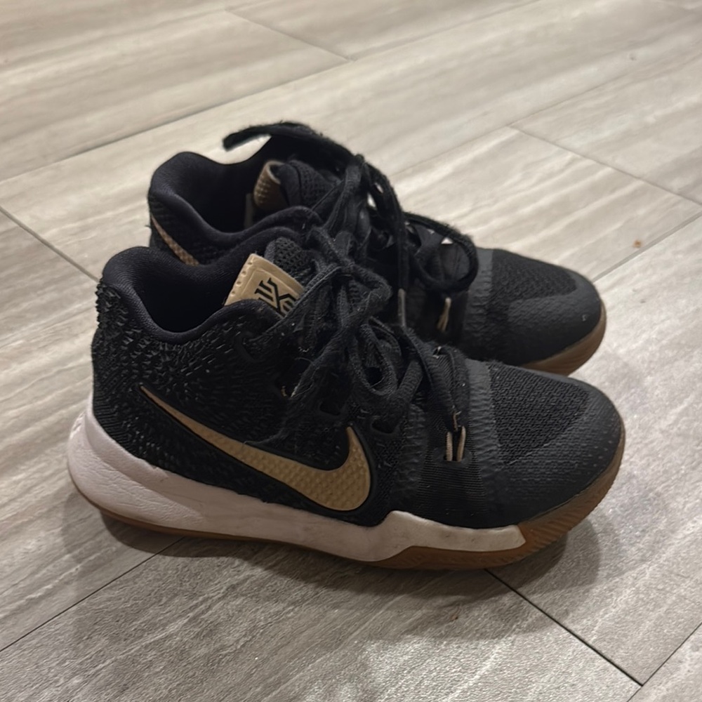 Nike Kyrie Irving Kids Black and Gold Basketball Shoes